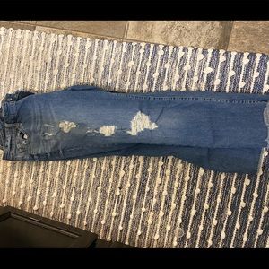 Fringe hem distressed crop jeans